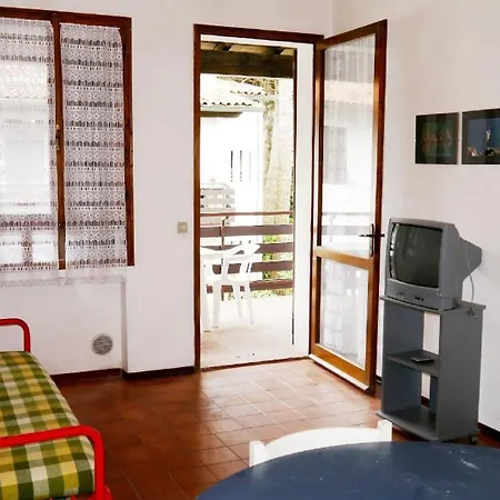Appartement In Mit Kleinem Garten *